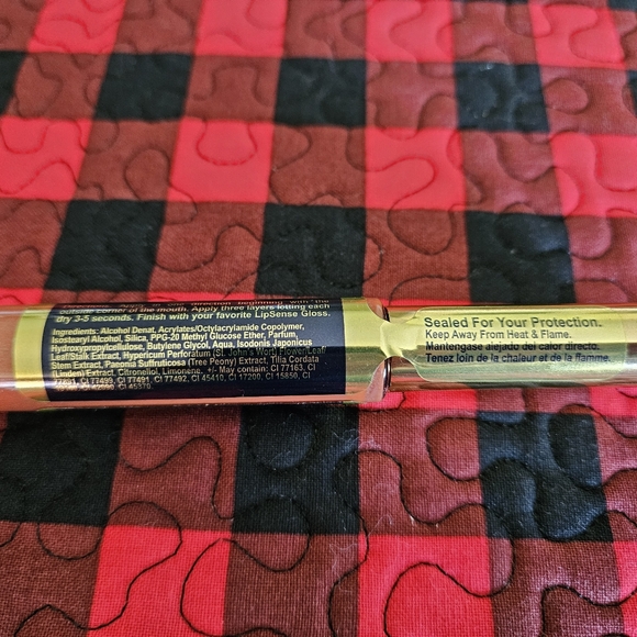 Senegence Lipsense liquid lip color - Picture 3 of 4